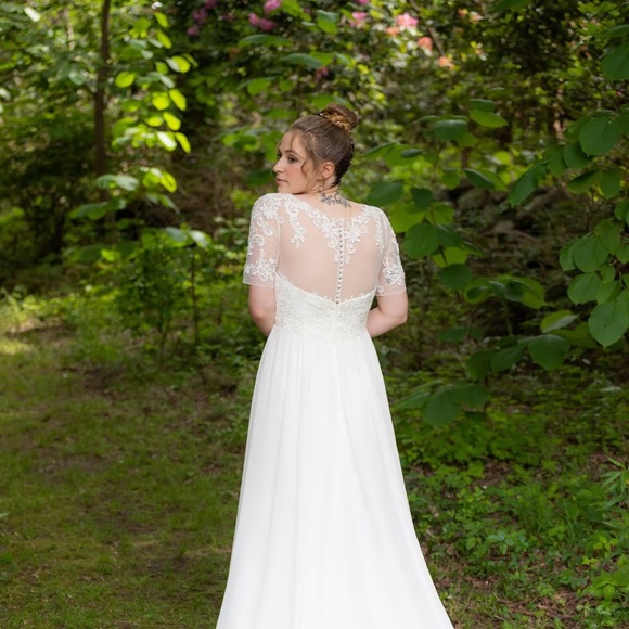 Meet your Posher, Miriam - Picture 1 of 1